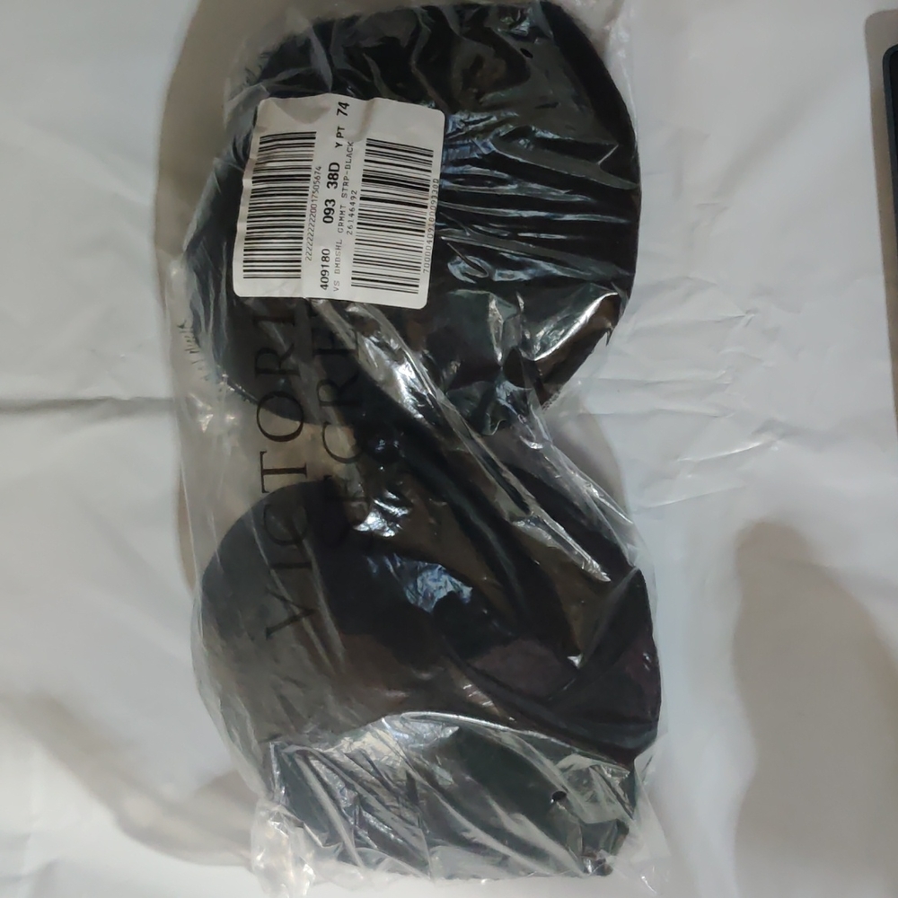 Victoria's Secret Very Sexy Black Lace Pushup Bra Size 38D NWOT